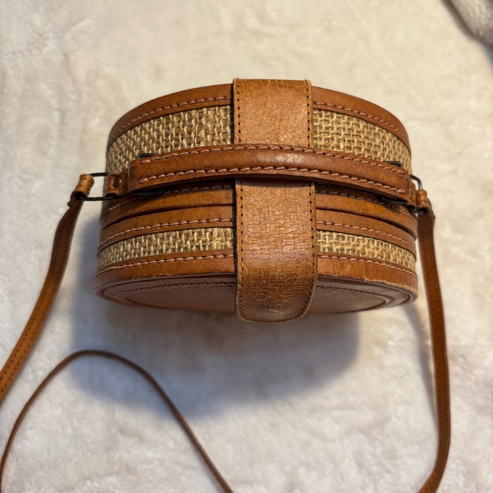 SALE! Vintage Leather Crossbody Bag Camel Brown Tan Rattan Sides Magnetic Snap - Picture 2 of 16